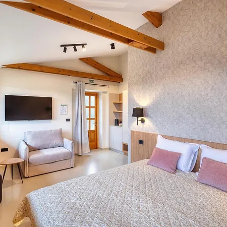 فندق مبيت وإفطار Sobe Rafut 3*